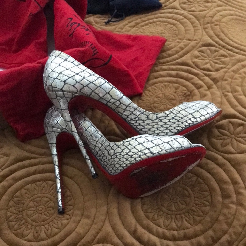 Women’s high heel peep toe shoe.